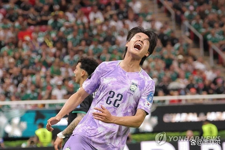 金成奎扑球脱手被对手破门，韩国队0比1负于东道主墨西哥.jpg